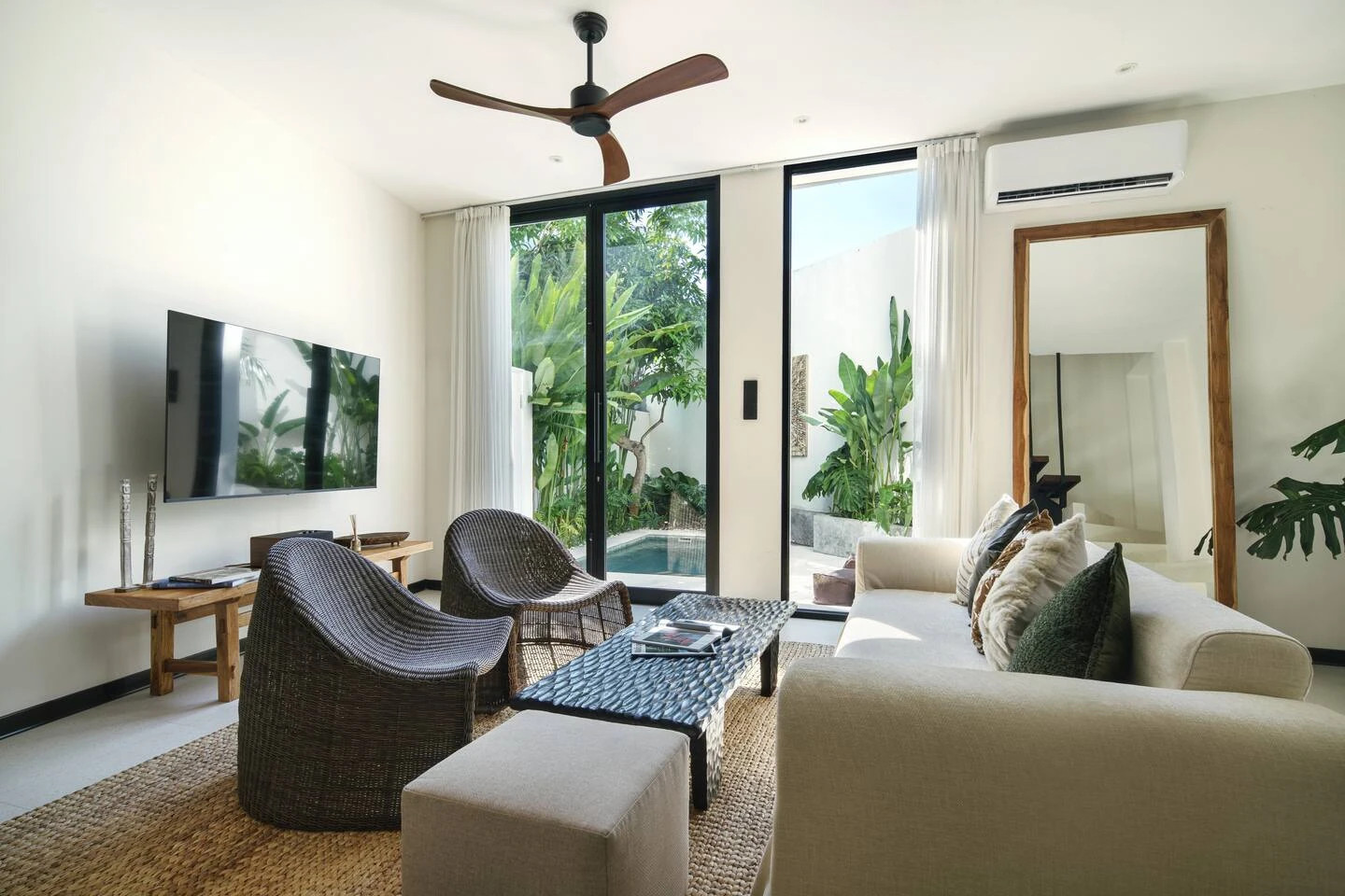 Living room image 5