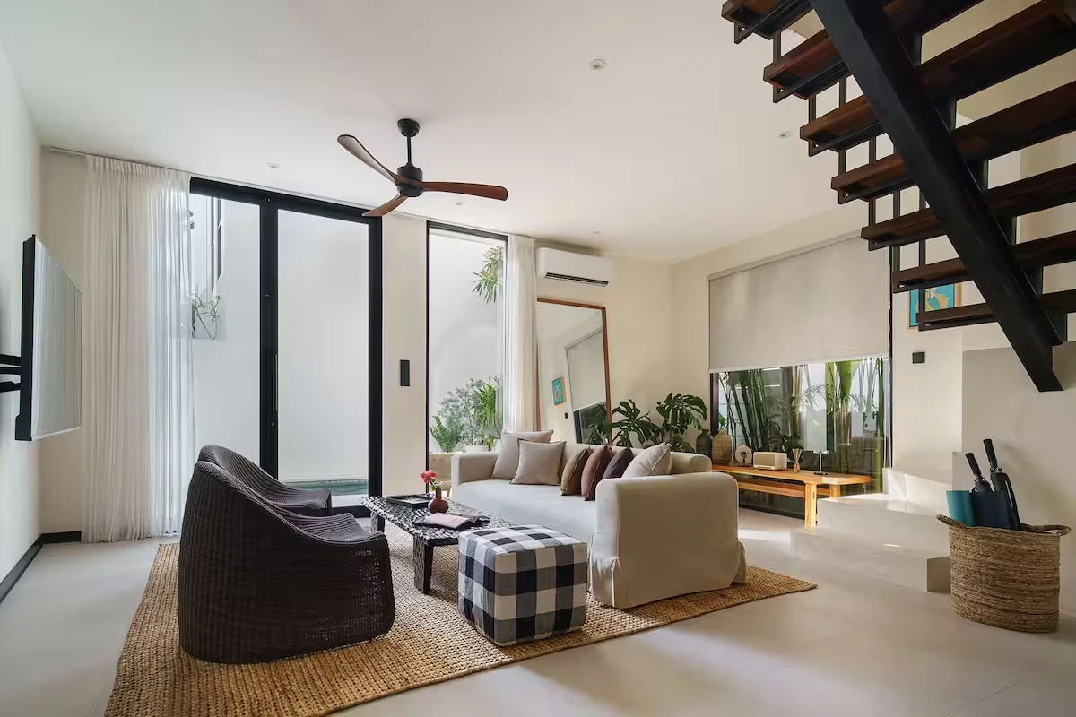 Lily 12 · Living room · view 1