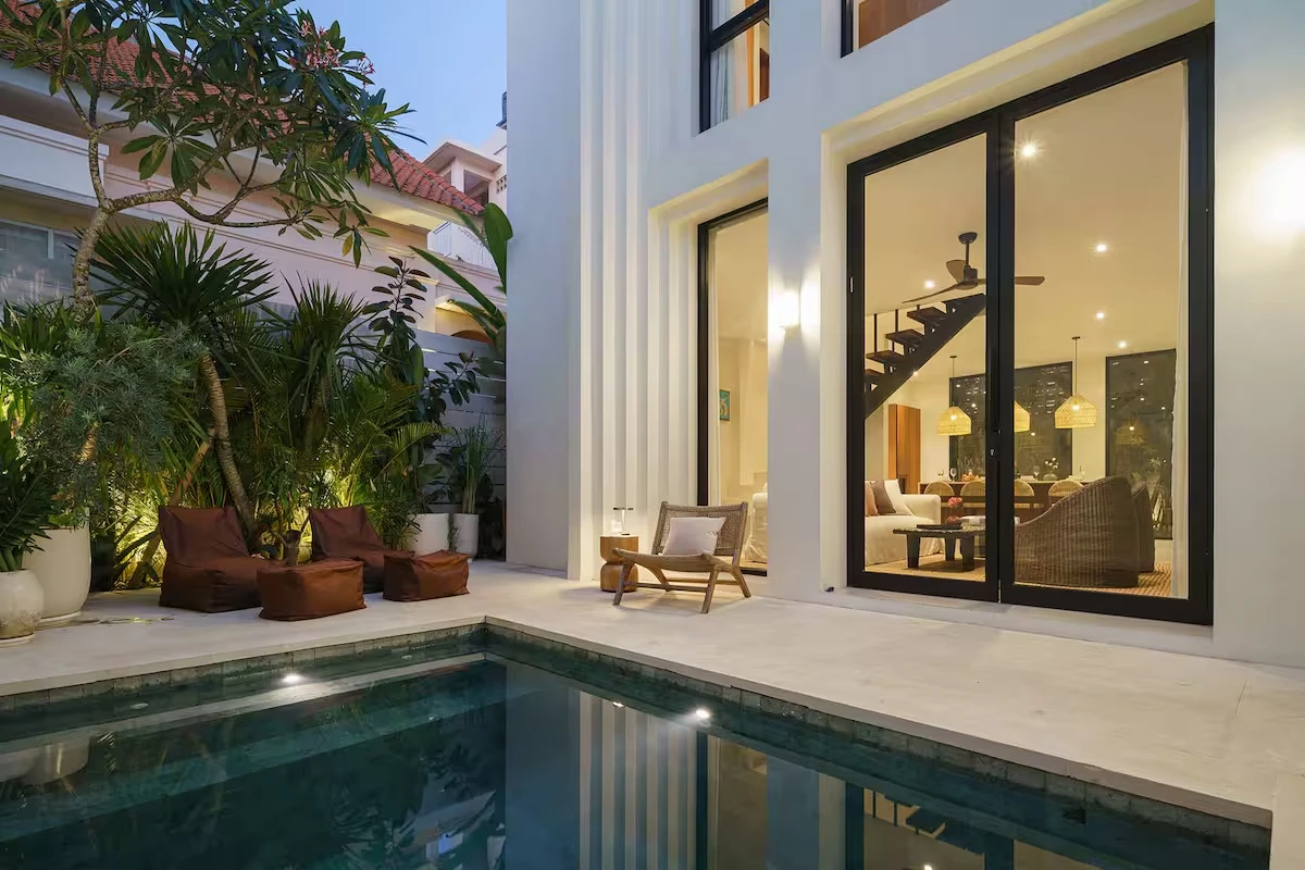 Lily 12 · Pool & garden · view 34