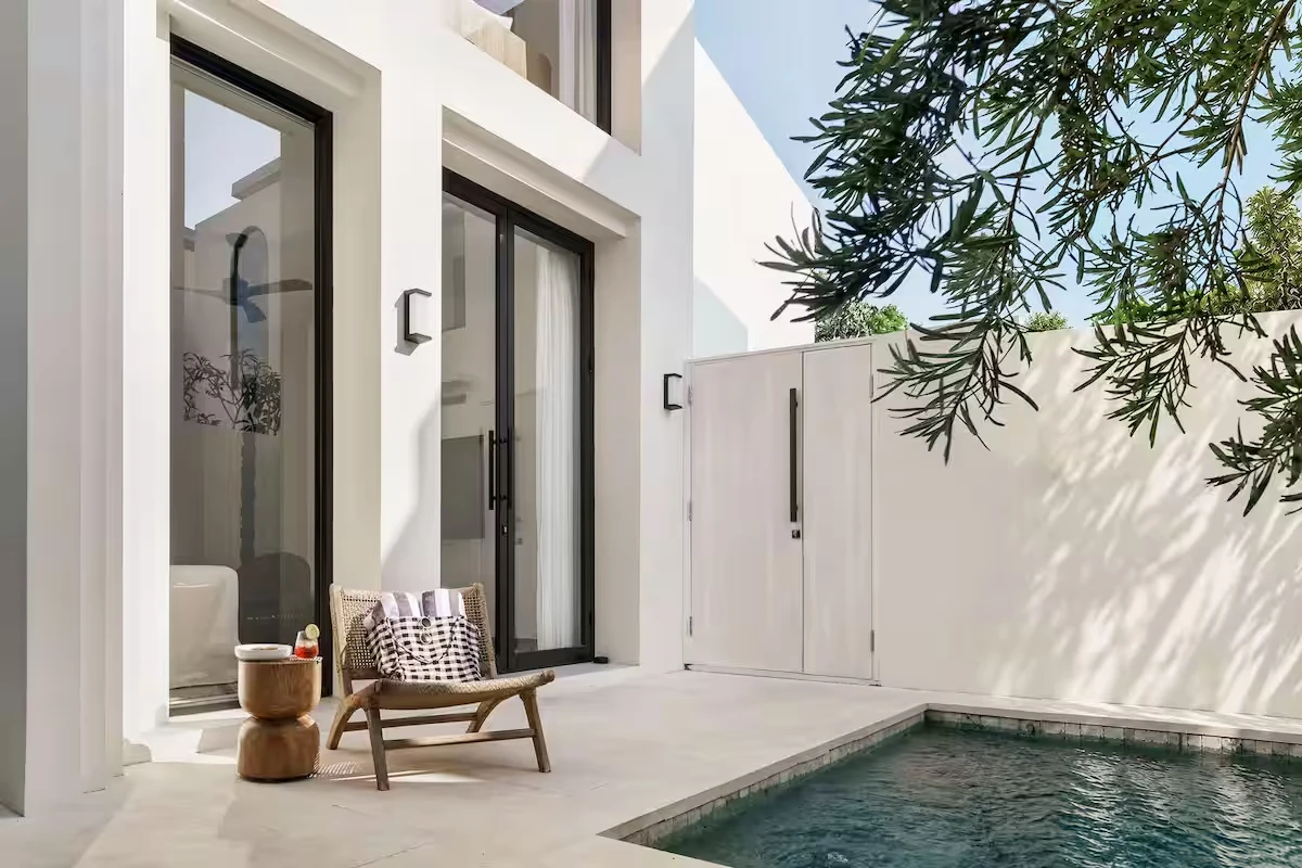 Lily 12 · Pool & garden · view 31