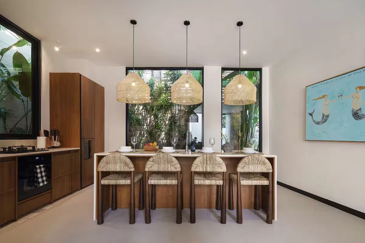 Lily 12 · Dining · view 12